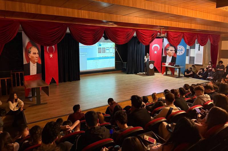YÜKSEKOKULUMUZDA YENİ ÖĞRENCİLERE YÖNELİK ORYANTASYON VE İLK DERS PROGRAMI DÜZENLENDİ