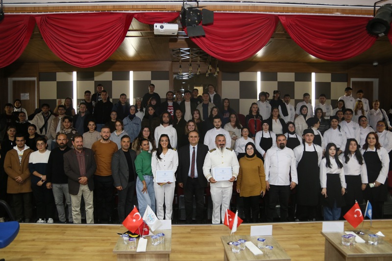 YAT KAPTANLARI ALKÜ’LÜ ÖĞRENCİLERLE BULUŞTU 