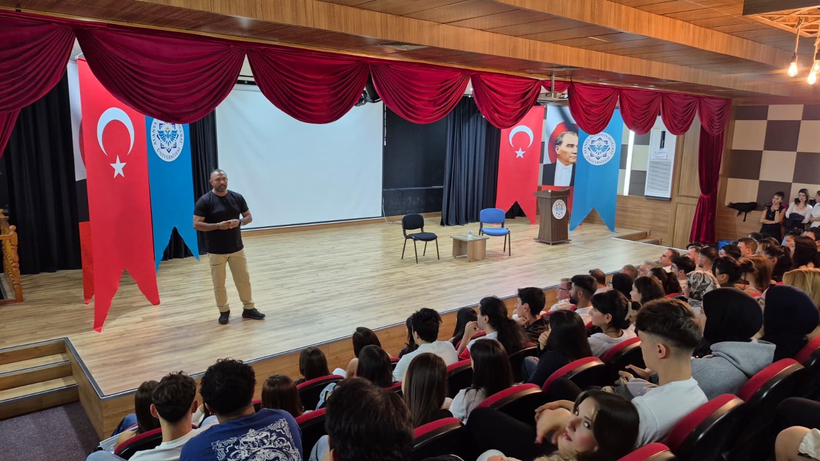 SEYAHAT ACENTALARINDA VE TURİZMDE GÜNCEL GELİŞMELER KONULU SEMİNER GERÇEKLEŞTİRİLDİ.