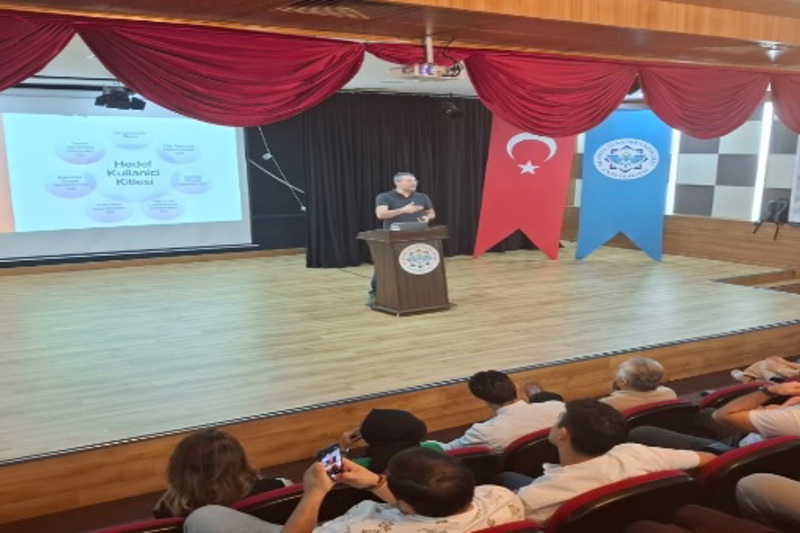 2024-2025 GÜZ DÖNEMİ ÜNİVERSİTEMİZ UZAKTAN EĞİTİM UYGULAMA VE ARAŞTIRMA MERKEZİ MÜDÜRLÜĞÜNÜN BİLGİLENDİRME TOPLANTISI