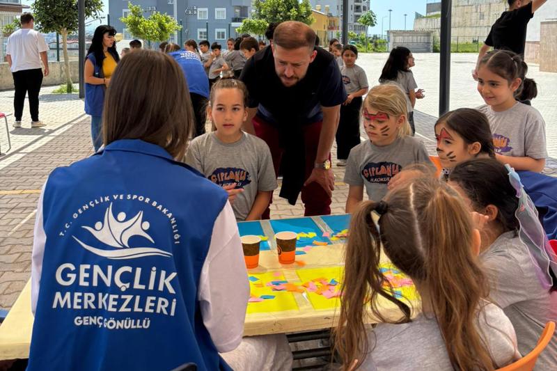 Turizm Animasyonu Öğrencilerinden İlkokullara Sosyal Sorumluluk Ziyareti